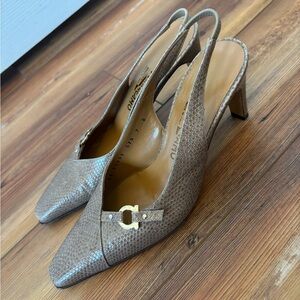 Salvatore Ferragamo Beige Womens Sz 7 B Leather Slingback Kitten Heels Pointed